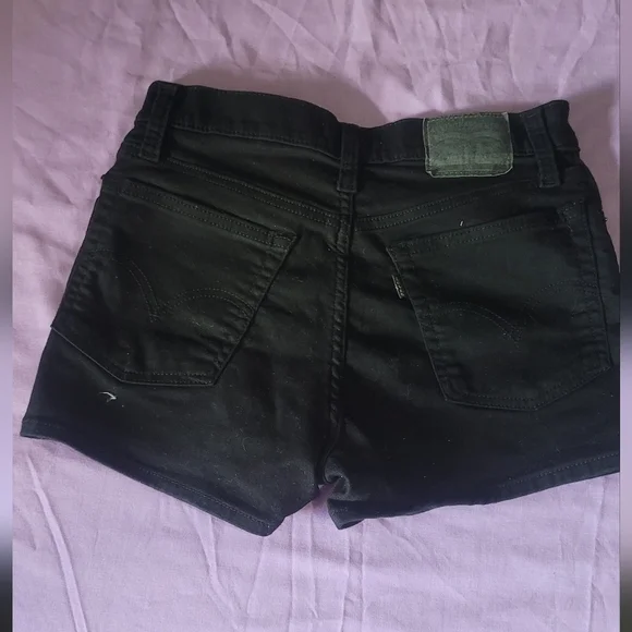 Levi Strauss And Co Black Denim Cute And Classic. Highrise. 2.5" Inseam - Picture 8 of 9